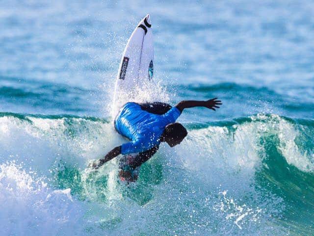 Jhonny Guerrero riding a wave (Facebook)