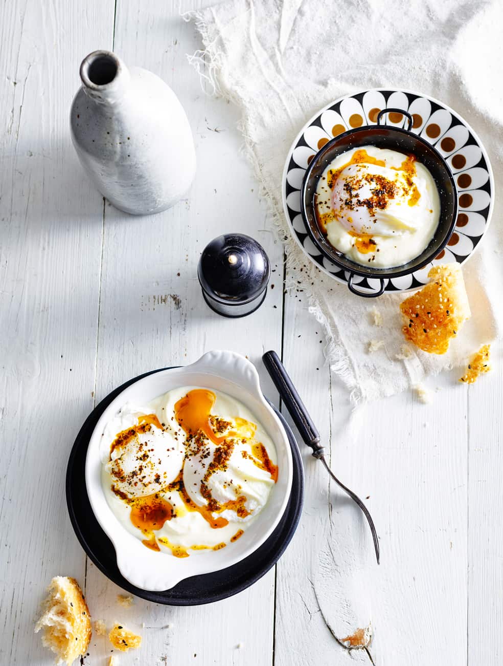 Poached eggs in yoghurt (çılbır)