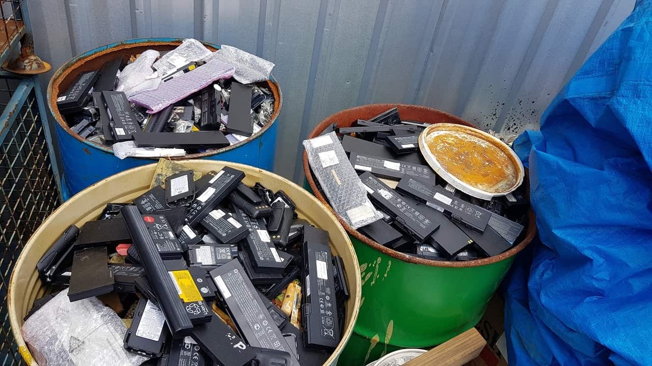 Mobile devices can be recycled to make new batteries, fencing and jewellery. 