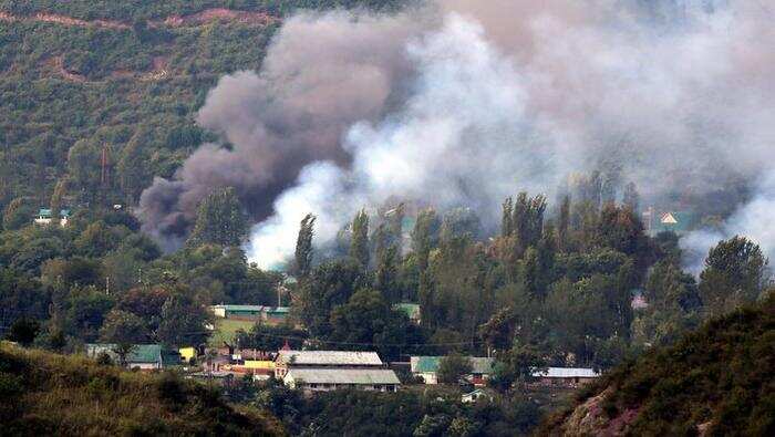 Smoke billows out from inside an Indian Army base which was attacked by suspected militants in Uri, Jammu & Kashmir. (AAP-EPA)