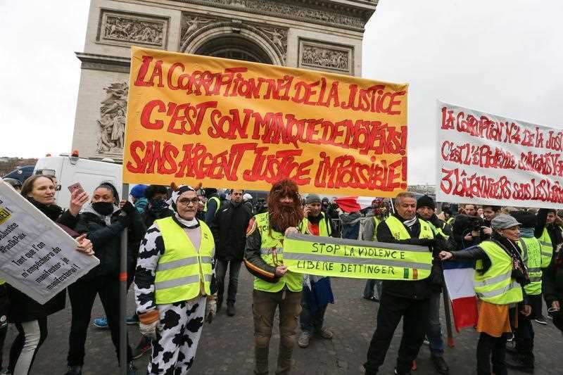 Protesters hold banners reading "Corruption No 4 of justice is the epidemic of bandit lawyers! 3 lawyers behind bars!"