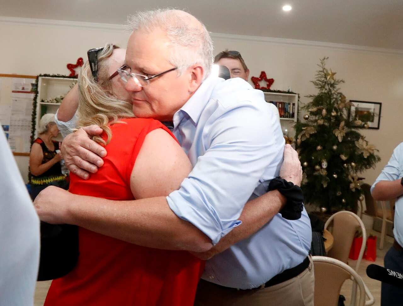 The PM hugs Helen Glanville while visiting the relief centre in Lobethal, South Australia.