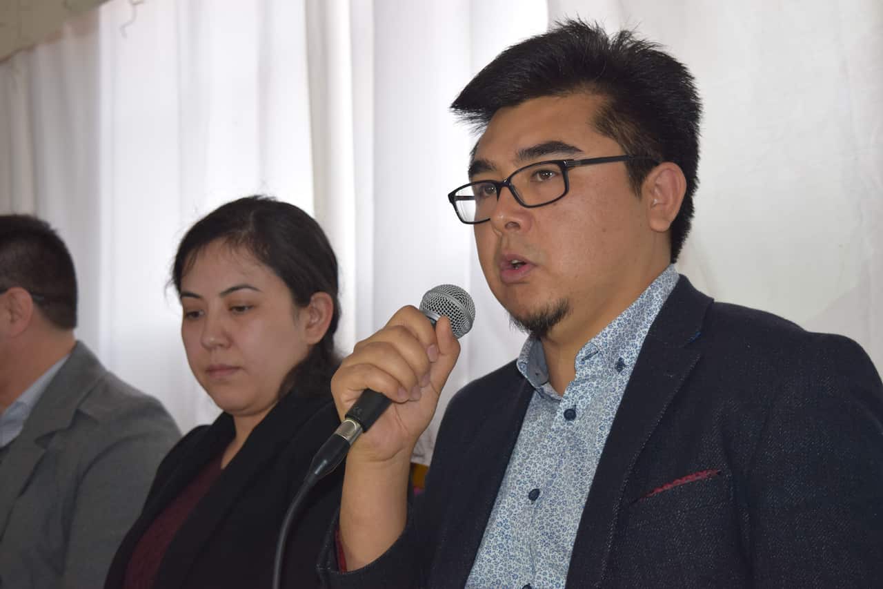 عباس فراسو (راست)، سفیر سابق افغانستان در آسترالیا