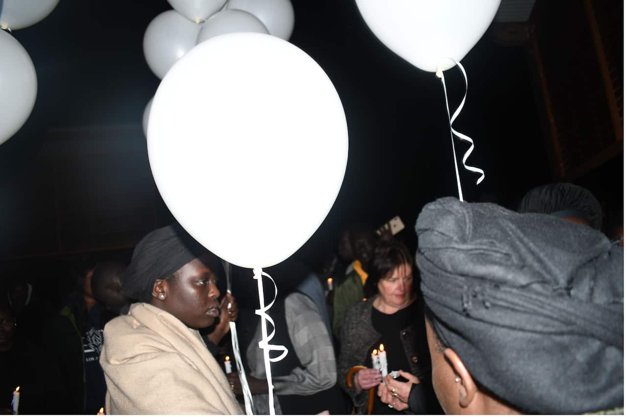 Aluet Diing is one of Abiol 's students, she was waiting to release balloons.