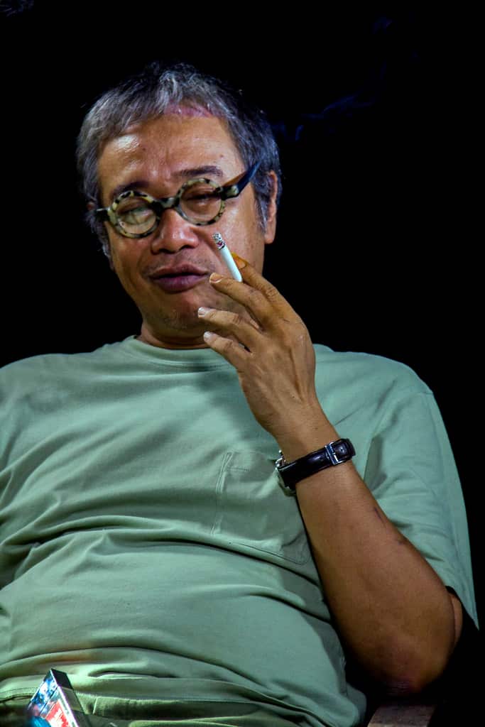 Butet Kertaradjasa taking the role as the boss of the police in Ambracadabra.