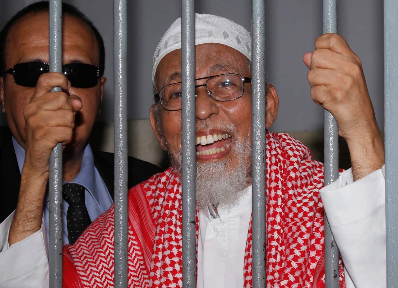 Radical Muslim cleric Abu Bakar Bashir behind bars of a holding cell before trial at a district court in Jakarta, Indonesia, Feb 2011.