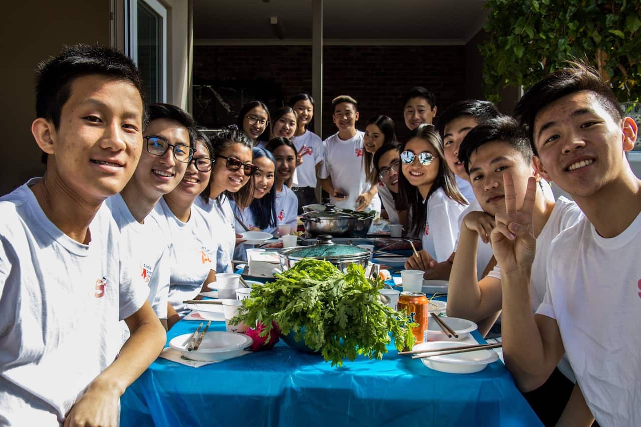 Facebook群组Subtle Asian Traits管理员吃火锅