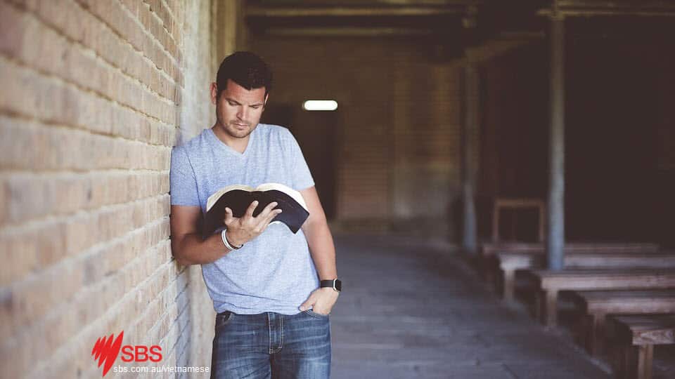 vietnamese, man reading