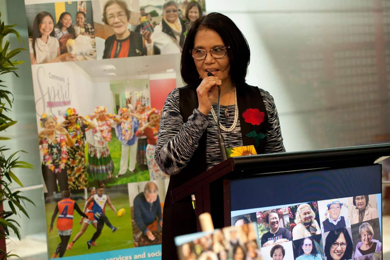 Consul General Maria Lourdes Salcedo speaking at the Serbisyo: Sining at Kwento Exhibit