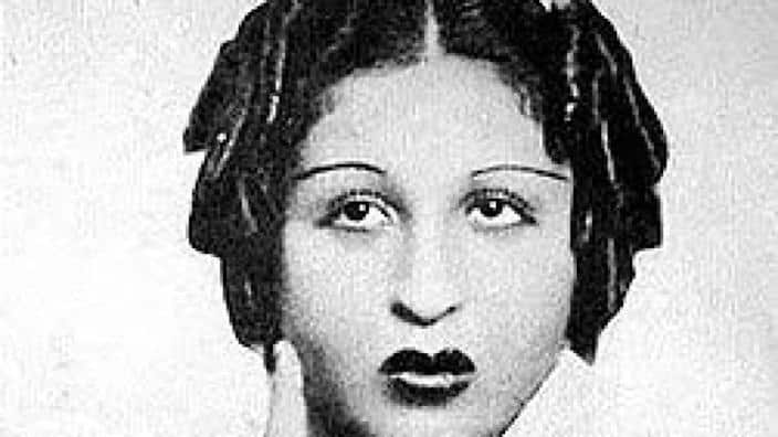 الفنانة عفيفة اسكندر