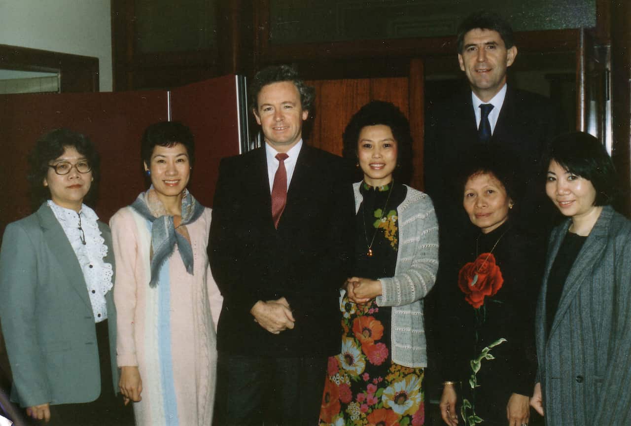 Huỳnh Bích Cẩm (thứ tư từ trái sang)