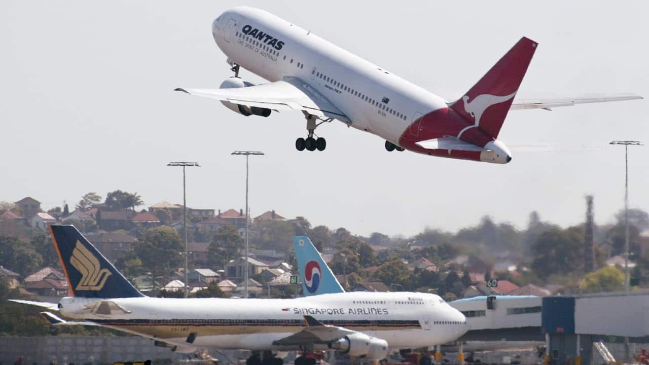 Prime Minister Scott Morrison to hold a national cabinet meeting with chief ministers and premiers regarding the Omicron strain of coronavirus.
