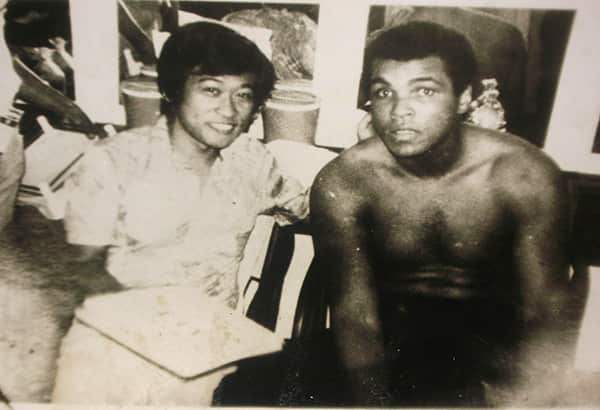 Romulo Makalintal and Muhammad Ali, right