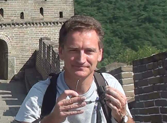 Andrew Gazcol One Life Three Countries Das Zentrum