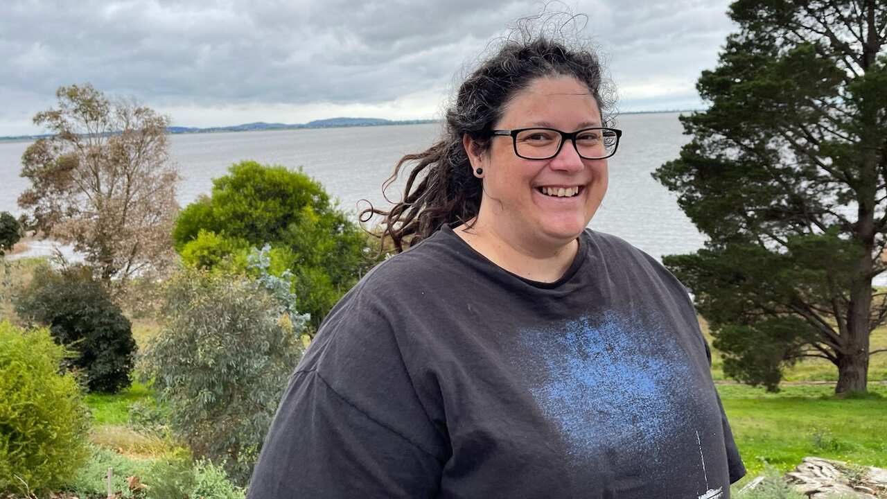 Wiradjuri artist, Ange Jeffery