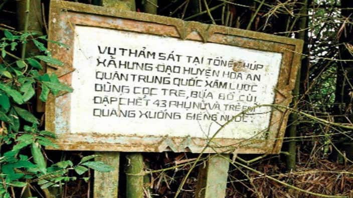 Bia tưởng niệm thảm sát Tổng Chúp