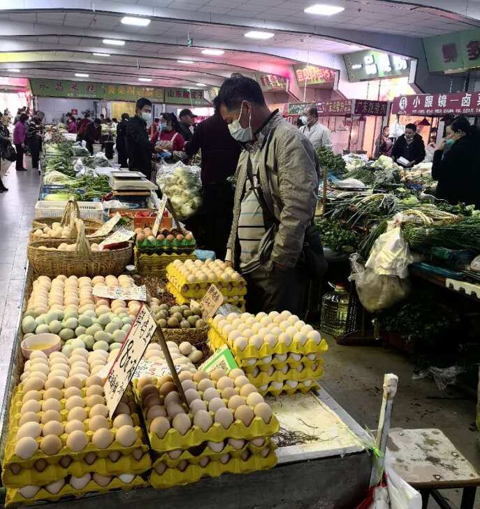 A wet market in Kunming, China.