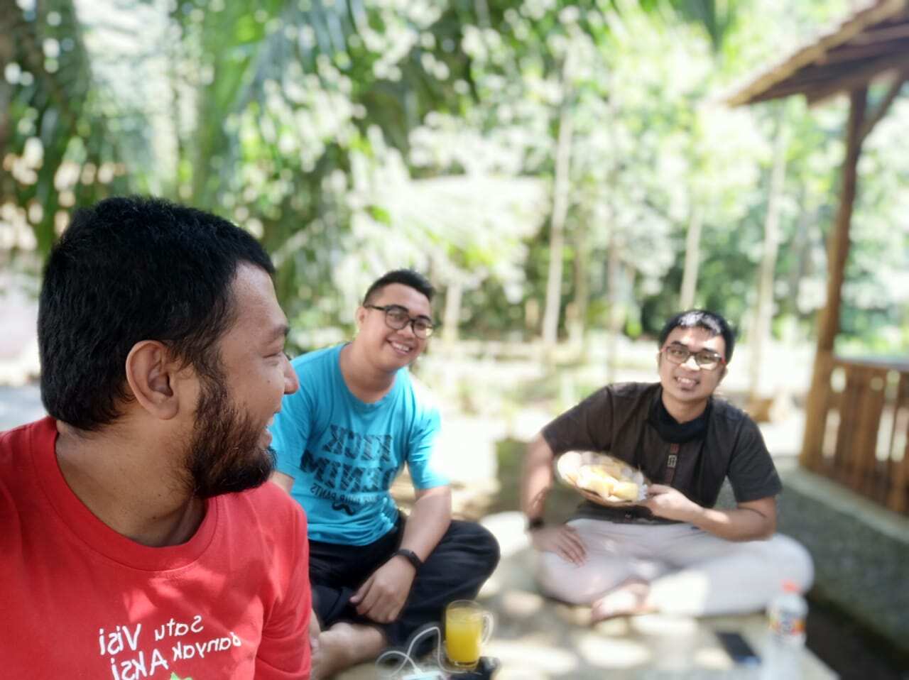 Pri Anton Subardio (black top), founder of Nemolab Nusa Infomedia conducting an informal meeting  at Langgongsari village, Cilongok District, in Banyumas, Central Java, 12 Jun 2020. 
