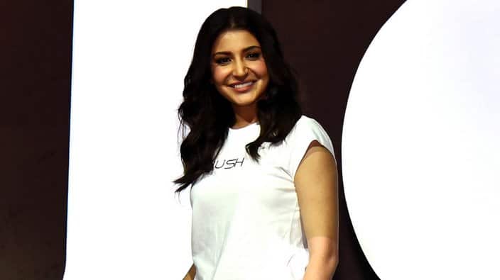 Indian Bollywood actress Anushka Sharma attends the launch of her new clothing brand 'NUSH' in Mumbai on October 3, 2017. / AFP PHOTO / STR        (Photo credit should read STR/AFP/Getty Images)