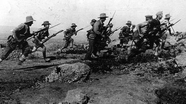 O Anzac Day comemora a data em que os militares australianos e neozelandeses chegaram a Gallipoli, na Turquia, no dia 25 de Abril de 1915 - faz este ano 107  anos