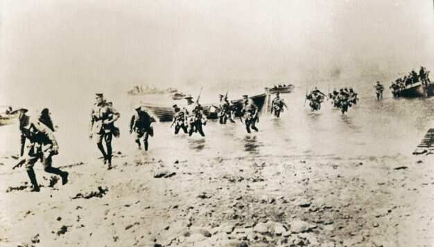 Anzacs landing in Gallipoli