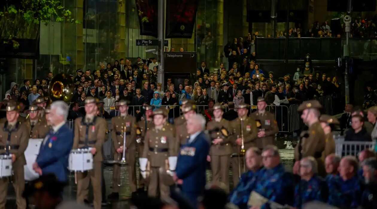 Imagem desta madrugada, no Dawn Service em Martin Place