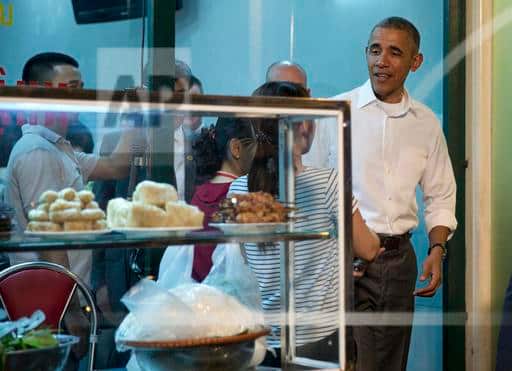 US President Barack Obama eats bun cha with chef Anthony Bourdain in Hanoi, Vietnam. 