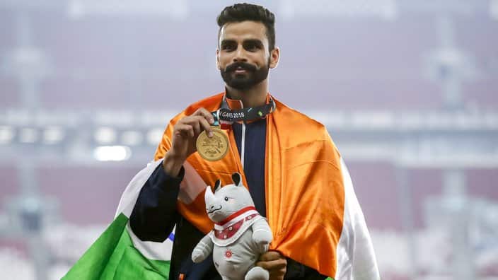 epa06981521 Gold medalist Arpinder Singh of India poses on the podium during the award ceremony for the Men's Triple Jump at the Asian Games 2018 in Jakarta, Indonesia, 29 August 2018.  EPA/MAST IRHAM