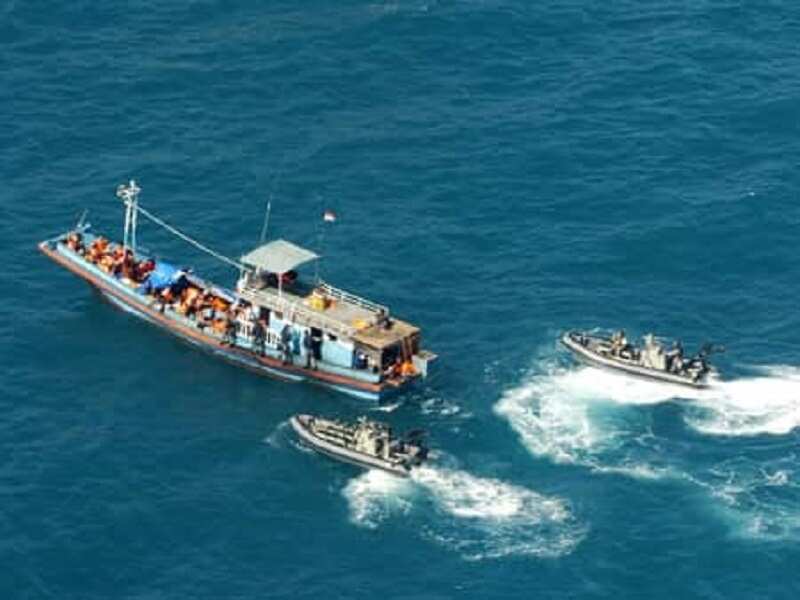 با به قدرت آمدن حزب کارگر، تقاضاها مبنی بر اعطای اقامت دایمی به پناهندگانی که با قایق به آسترالیا آمده‌اند، بالا گرفته‌اند.