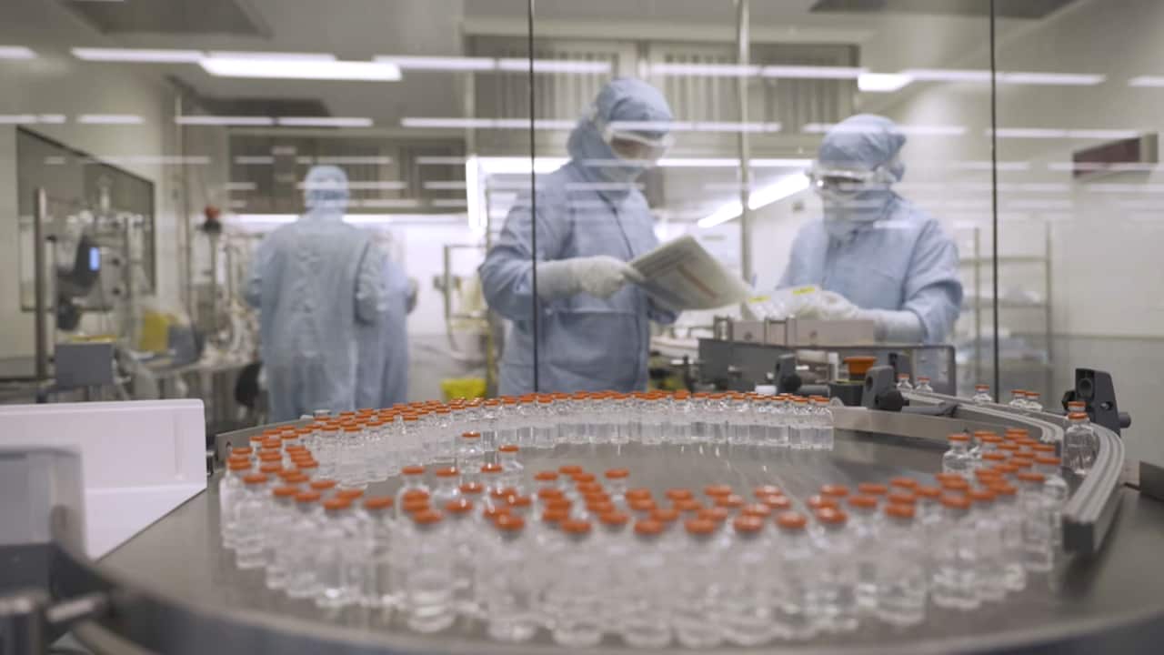 The federal government says there has been no change to the advice for older Australians to get vaccinated 