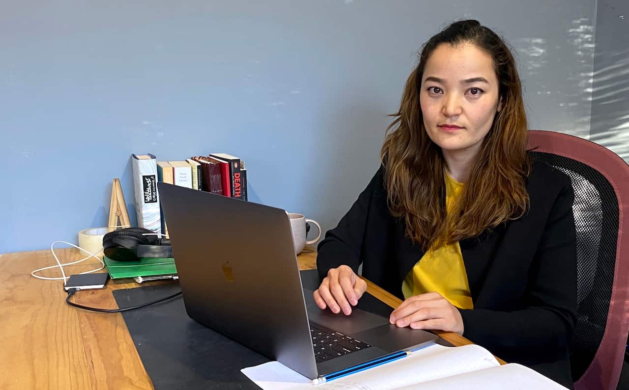 آتیکه حسین که ۱۵ سال پیش با خانواده‌اش به عنوان پناهنده به آسترالیا آمد، اکنون به عنوان وکیل مدافع در سیدنی فعالیت می‌کند.