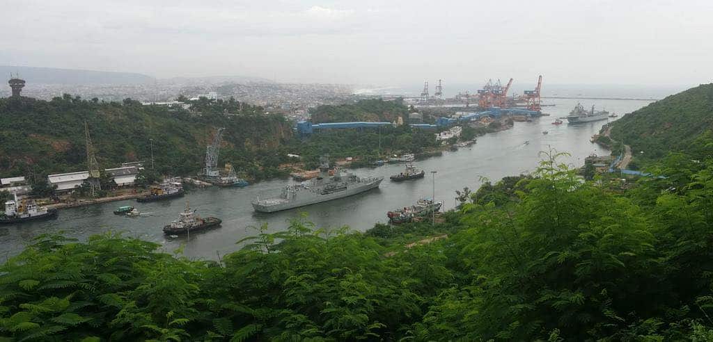 Australian frigate Arunta and Tanker Sirius at AUSINDEX
