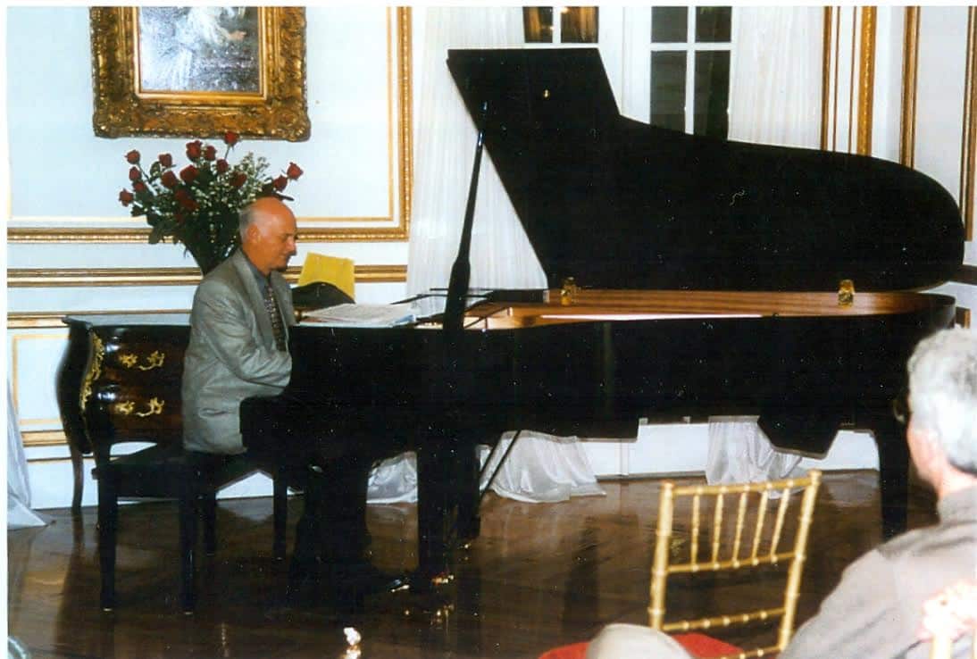 Azary Messerer playing in US