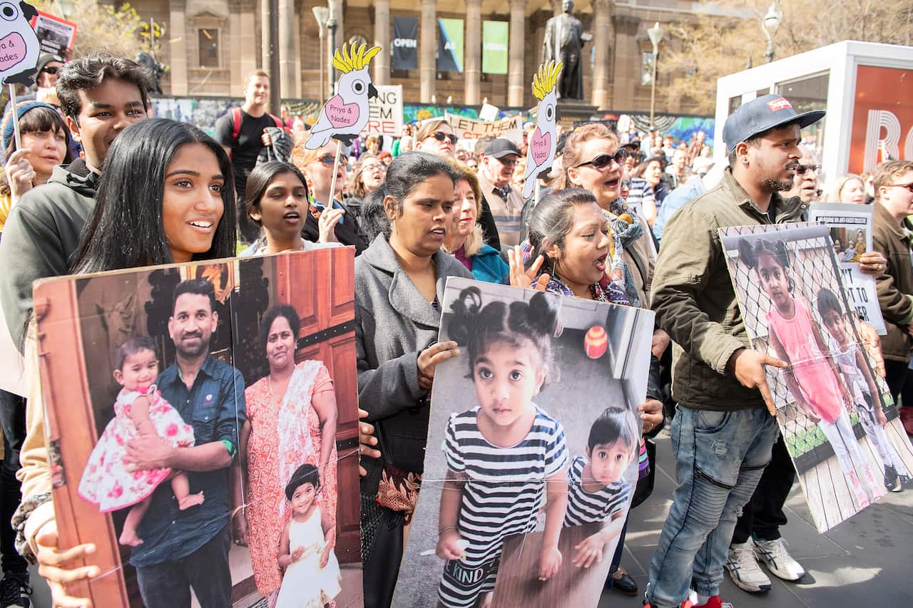 Supporters of Tamil asylum seekers Nadesalingam, Priya and their Australian-born children Kopika and Tharunicaa are seen at a rally outside the State Library of Victoria, Melbourne, Sunday, September 1, 2019. (AAP Image/Ellen Smith) NO ARCHIVING