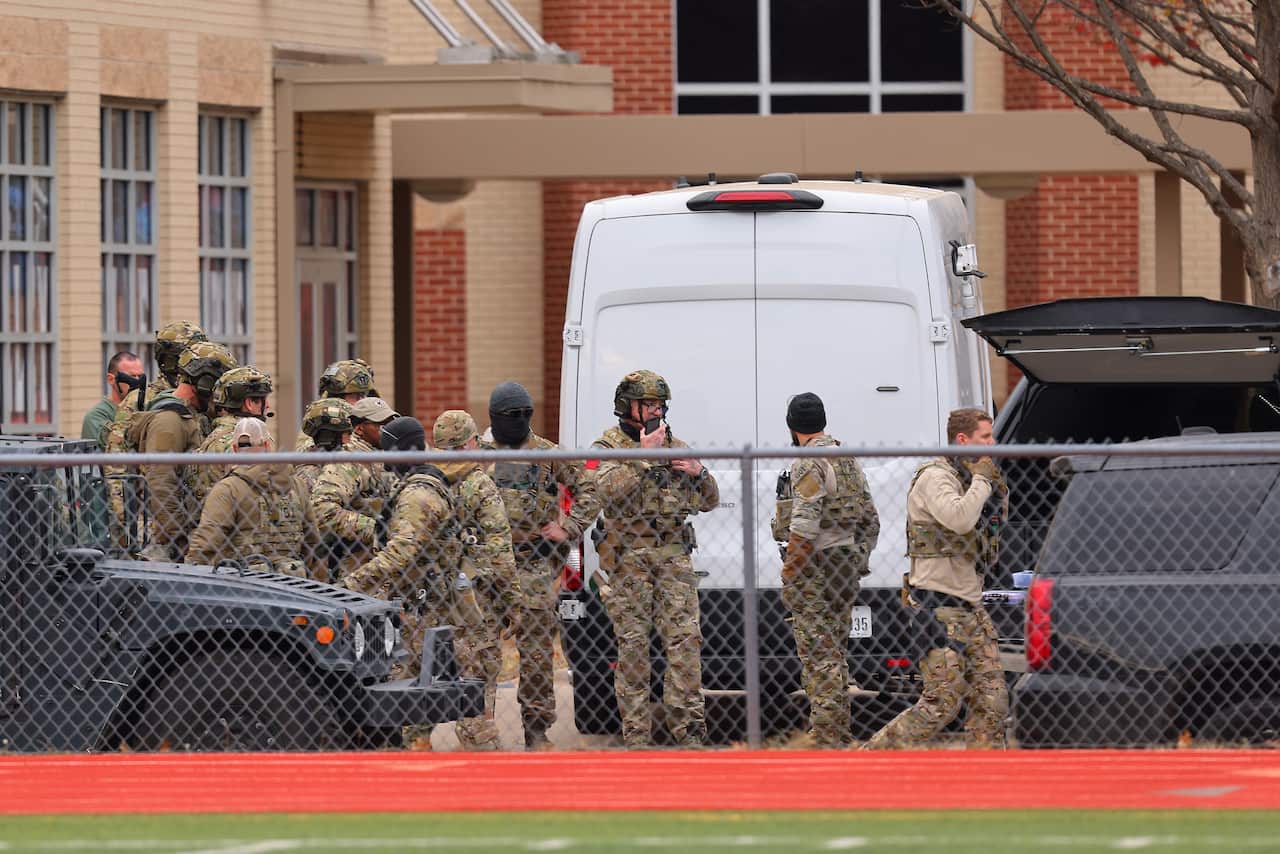 SWAT team members deploy near the Congregation Beth Israel Synagogue in Colleyville, Texas, some 40 kilometres west of Dallas, on 15 January, 2022. 