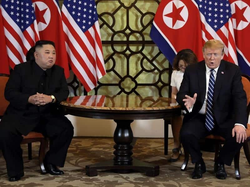 US President Donald Trump (R) and North Korea's Kim Jong-un