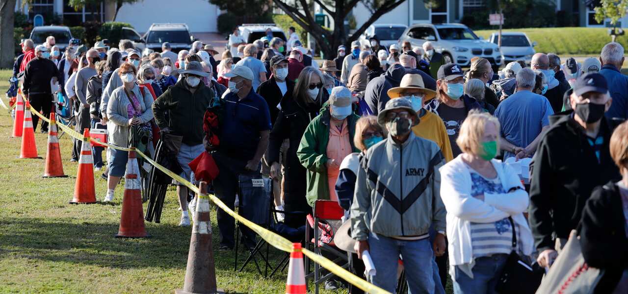Residents of Florida's Cape Coral wait in line to receive a COVID-19 vaccine 30 December, 2020.