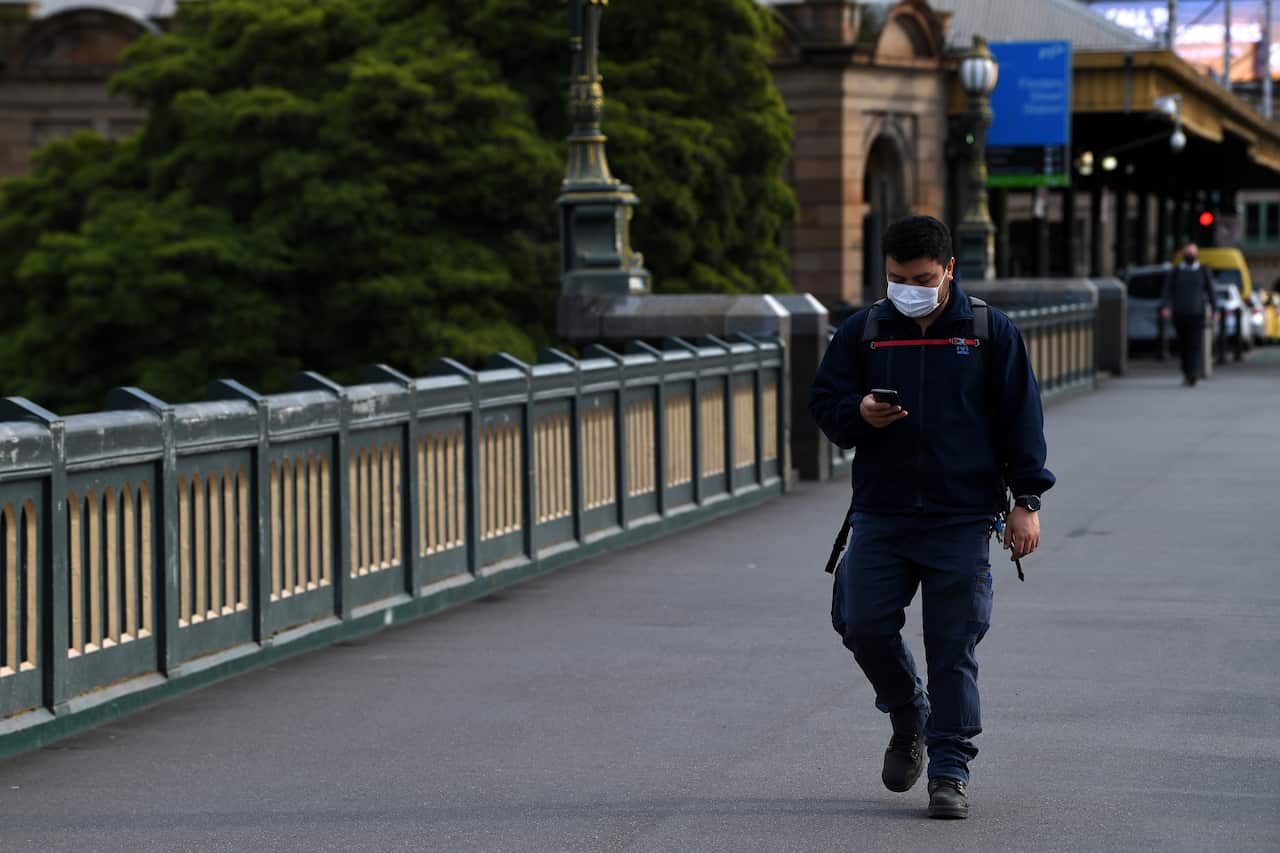 Person wearing face mask 