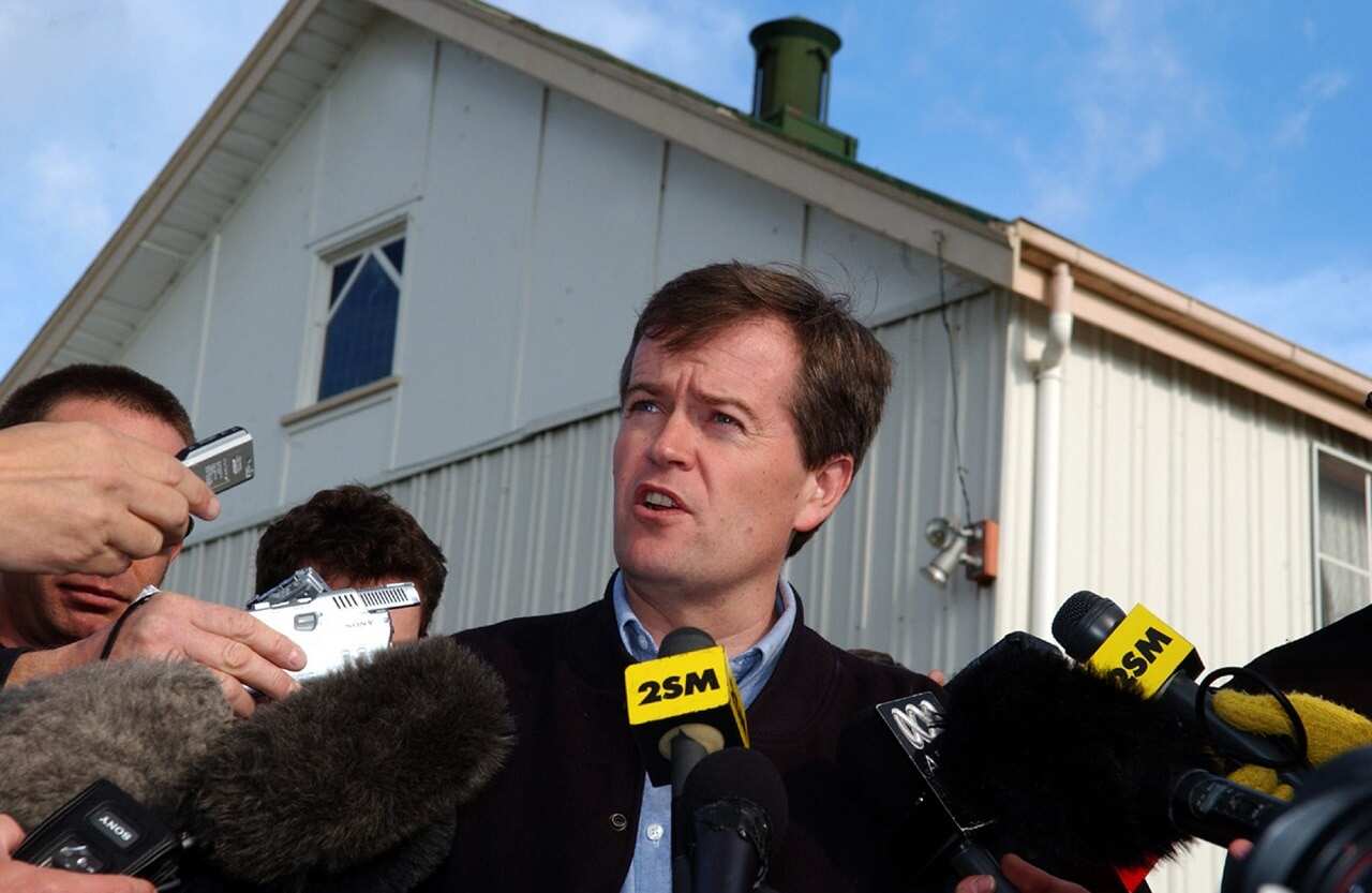 Bill Shorten speaks to the media in Beaconsfield in 2006.