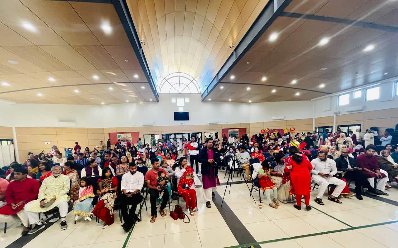 সাকিব ইয়ামান বলেন, “এক হাজারের বেশি লোক-সমাগম হয়েছিল সব মিলিয়ে। আর, যে-কোনো এক সময়ে ৫০০ থেকে ৬০০ লোক ছিল।”