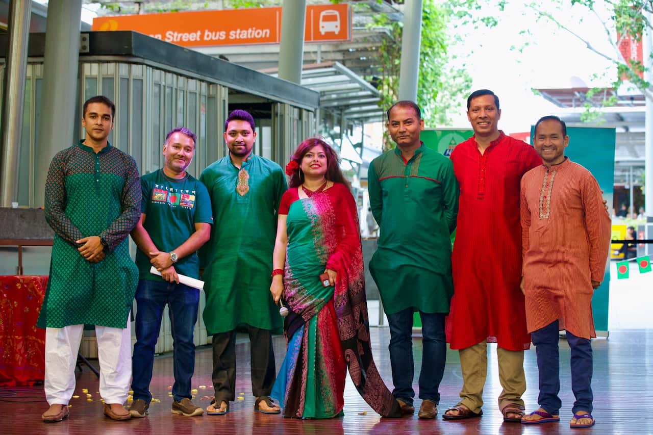 বৈশাখী মেলার আয়োজনে কাজ করছেন বাংলাদেশ অ্যাসোসিয়েশন ইন ব্রিসবেন ইনক এর নেতৃবৃন্দ।