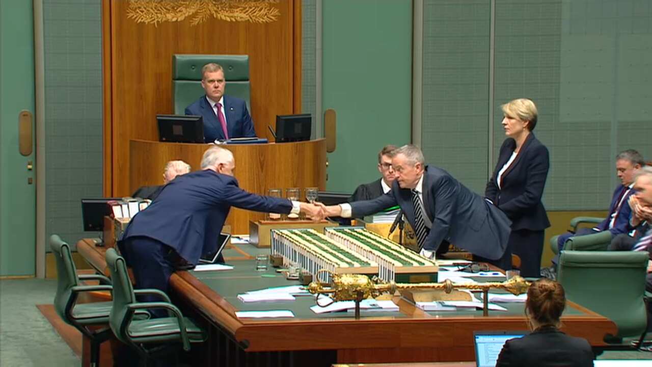 Turnbull and Shorten shake hands in the House of Reps 