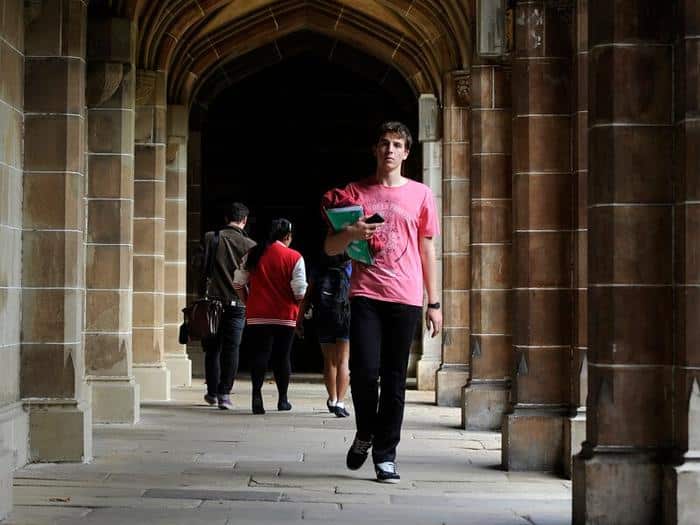 一些计划来澳读书的新留学生正因澳大利亚不开放国境而改变目的地。