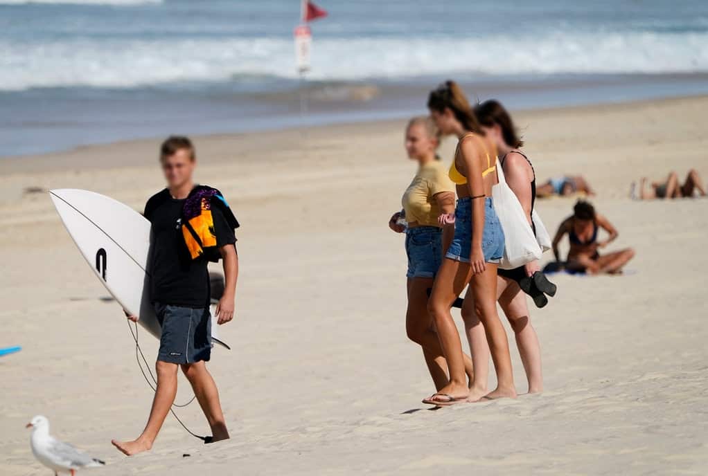 Some younger Australians have ignored strict self-isolation and social distancing rules to maintain their social life.
