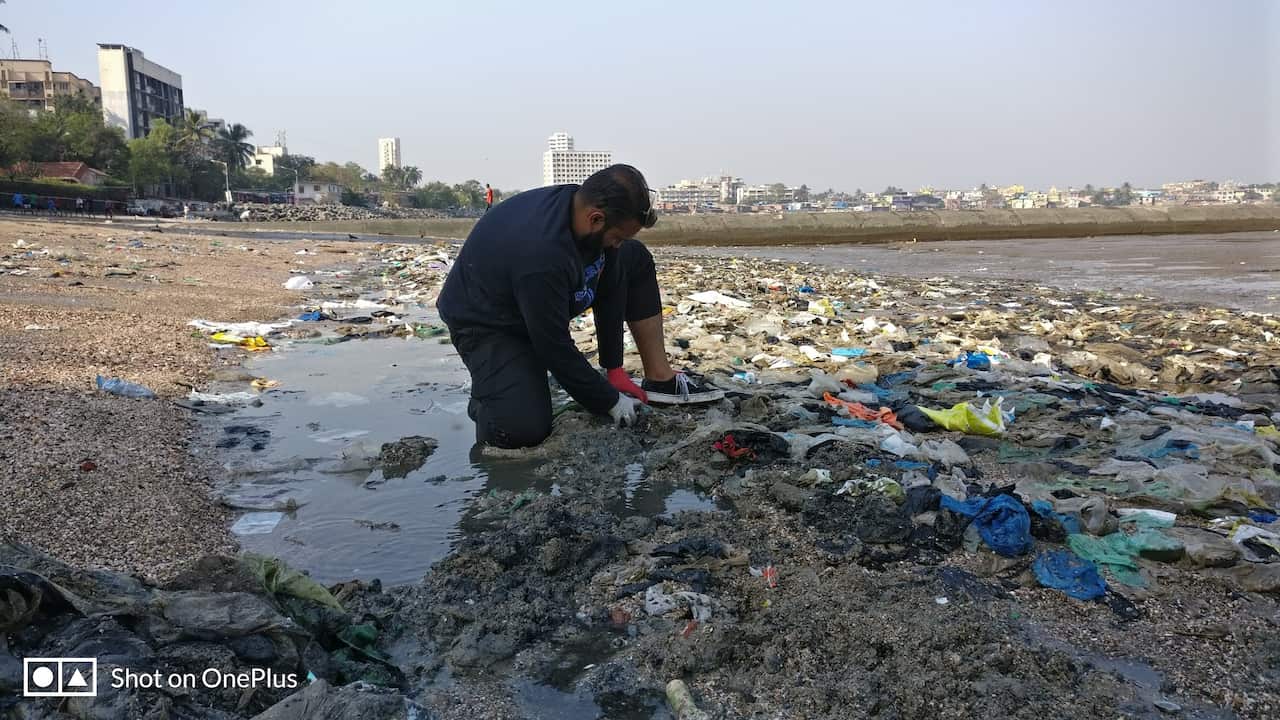 Plastic bags littering the Juhu beach