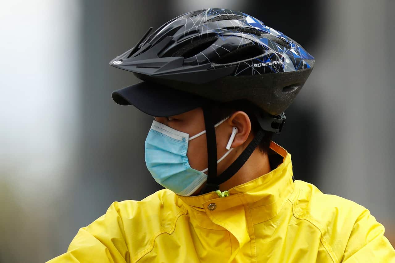 A delivery rider wearing a face mask is seen in Melbourne, Thursday, June 25, 2020. The ADF and other states have been called in to help Victoria tackle its rising number of COVID-19 cases. (AAP Image/Daniel Pockett) NO ARCHIVING