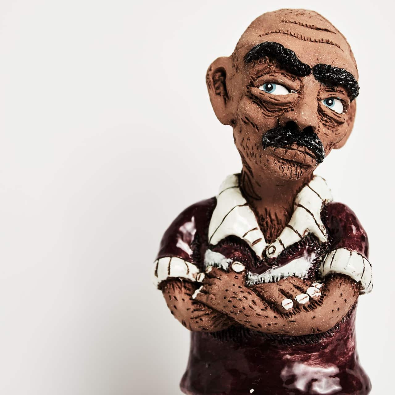 Bill Bain's paintings and ceramic artworks playfully examine popular iconography and histories of Manly.