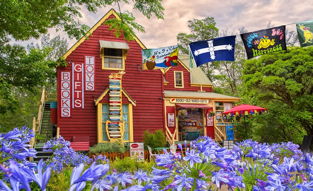 Their shop Milstons Past and Present along the Princes Highway. 