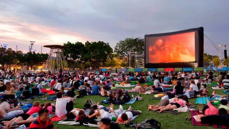 Movies by the boulevard