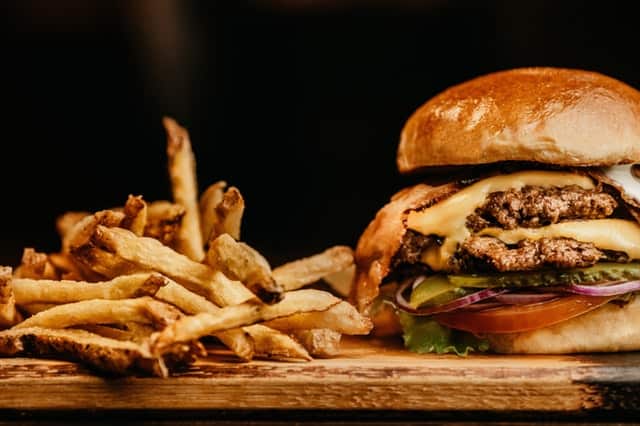 Burger with chips 